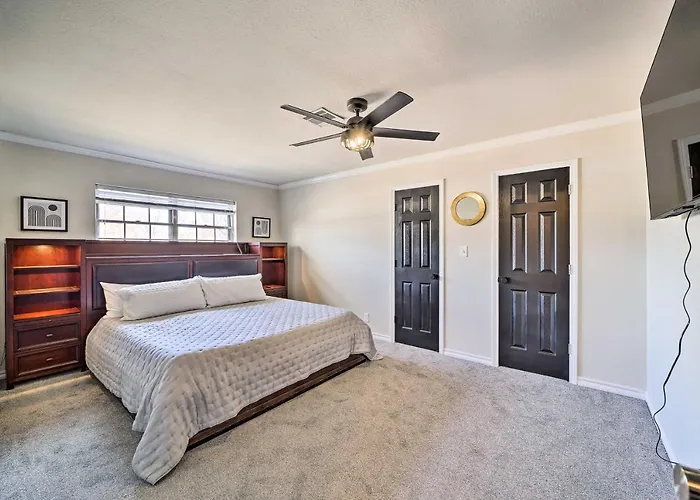 Immaculate 'woodland View' Retreat W/ Hot Tub Holiday home Tulsa