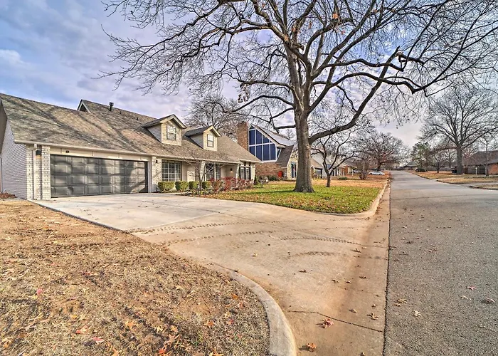 Immaculate 'woodland View' Retreat W/ Hot Tub Holiday home Tulsa
