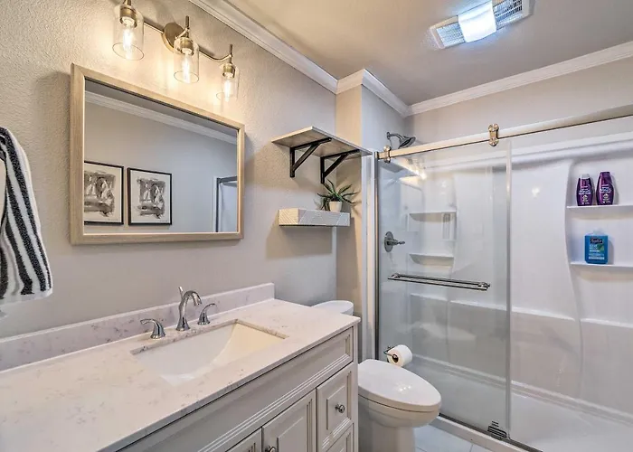 Immaculate 'woodland View' Retreat W/ Hot Tub Tulsa